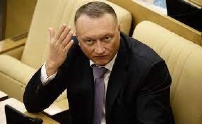 Громкие отставки и обвинения: Судьба человека в глазах общественности и власти