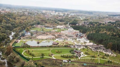 Дочь и жена главы охраны Путина купили дома в районе Рублевки с большой скидкой